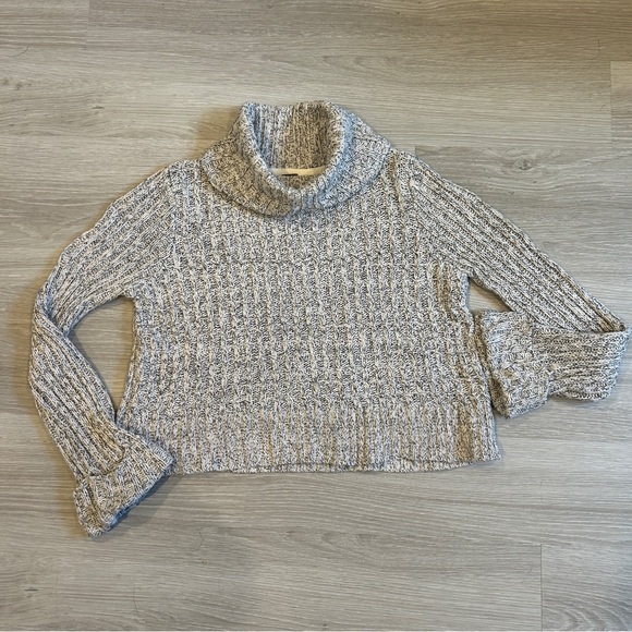 Free People Grey Cropped Knit Long Sleeve Turtle Neck Sweater - M. - Picture 1 of 10